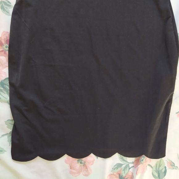 *SALE* NWOT Black Bodycon Scallop Neckline & Hem Dress - Picture 4 of 4